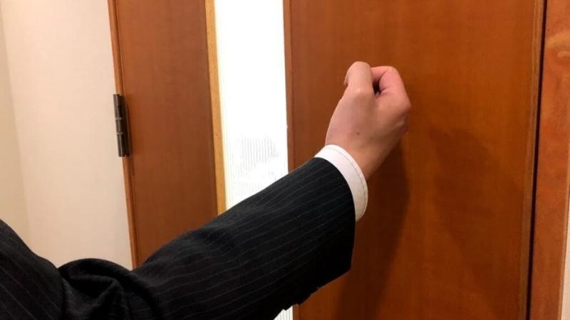 Đi công tác qua đêm ở khách sạn, 2h sáng có tiếng gõ cửa phòng, tôi đứng tim khi thấy người này