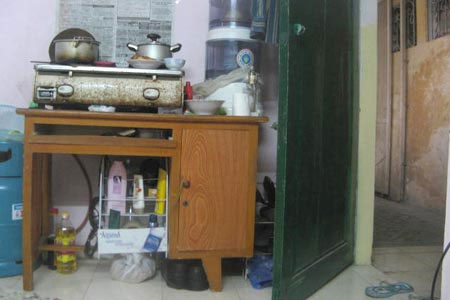 Bi hài chuyện sinh viên sống thử: Ngày 2-3 lần, bạn bè góp tiền mua cháo nuôi con - ảnh 2