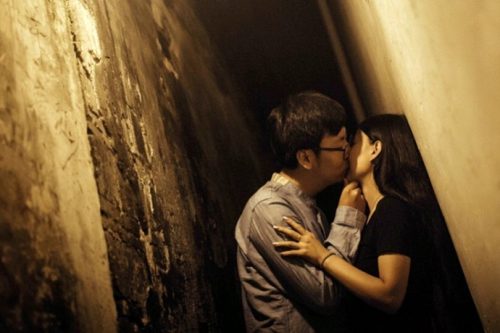 Sau một đêm cùng vợ sếp, tôi sốc nặng với món quà chị để lại trên gối sau khi thức dậy