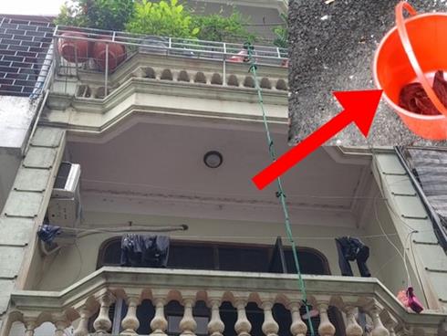 Cháy nhà ở Hà Nội, bà cho cháu hơn 5 tháng tuổi vào xô nhựa thả dây từ tầng cao xuống thoát nạn