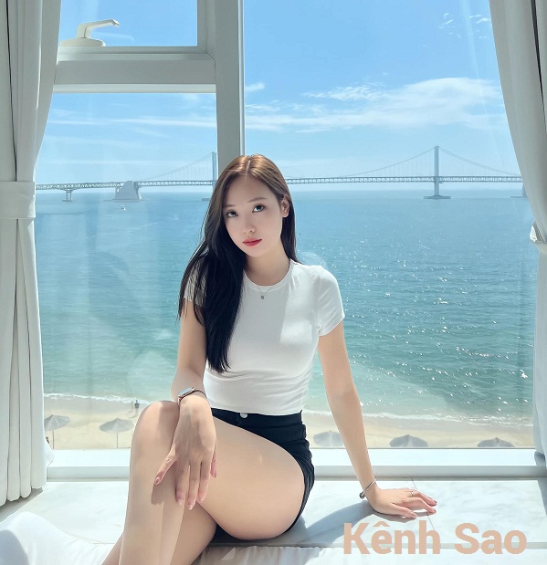 bạn gái quan văn chuẩn là ai