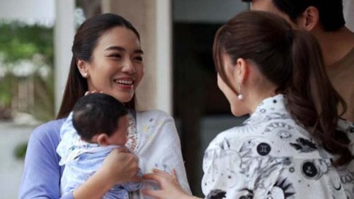 Thương xót chị hàng xóm một thân một mình nuôi con, vô tình thấy mặt chồng chị ấy, tôi vội lao đến