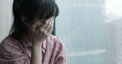 Chồng mất 4 năm vẫn ở vậy nuôi con, một hôm đi chợ, tôi run lẩy bẩy khi thấy chồng ngồi trong ô tô