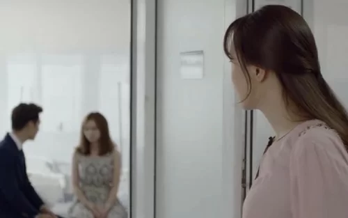 Phát hiện chồng ngoại tình, vợ điềm tĩnh đến lạ, chỉ nhẹ nhàng làm một việc khiến nhân tình bỏ chạy