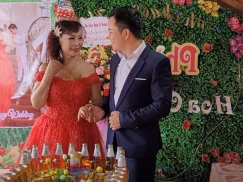 Cô dâu Thu Sao chụp ảnh, tổ chức tiệc kỷ niệm 5 năm ngày cưới