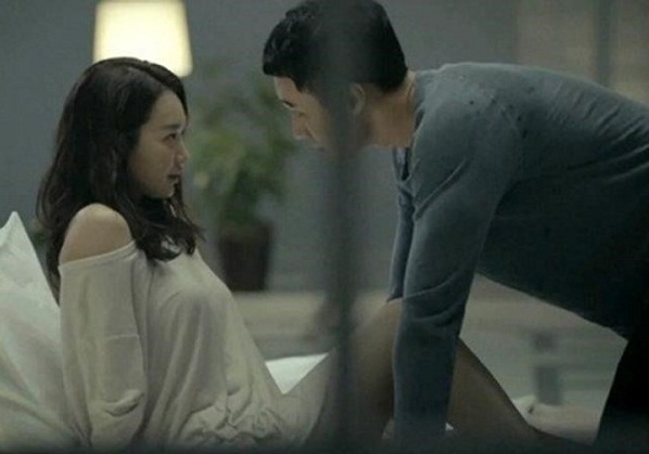 đêm tân hôn mẹ chồng trốn trong tủ quần áo