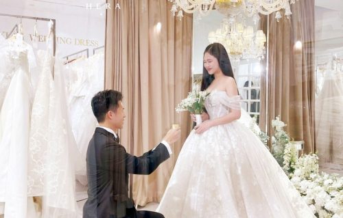 Tuyển thủ Trần Đình Trọng quỳ gối cầu hôn vợ hot girl gây bão mạng