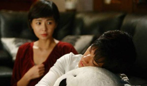 Chồng mãi không chịu gần gũi, vợ tìm cách dụ vào tròng nhưng sáng dậy thì quyết định ly hôn