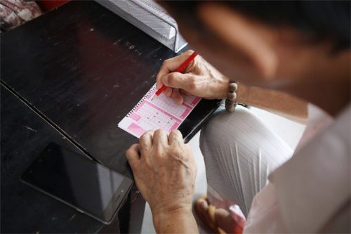 Người đàn ông ở Sài Gòn bỗng dưng trúng số và cái kết khiến hàng xóm tiếc nuối