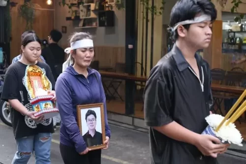 Người thân đau lòng đưa tiễn ca sĩ Huy Bảo đột ngột qua đời ở tuổi 32 về nơi an nghỉ