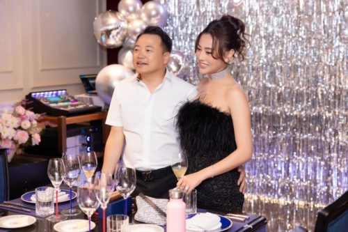 Cùng chồng Shark Bình song ca, CĐM nhanh chóng phát hiện Phương Oanh đang mang thai?