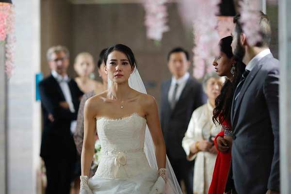 Chồng mất 3 năm mới tái hôn, ngày cưới bất ngờ một siêu xe đậu trước cửa