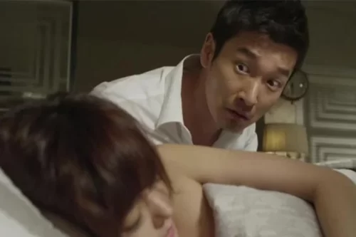 Bị ép lấy chồng già, đêm đầu tiên tôi uống liền 2 viên thuốc ngủ và cái kết khi tỉnh dậy