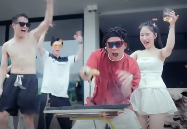 tiểu hý trong phim biệt dược đen