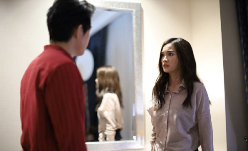 Trưa nào chồng cũng trốn việc, lén lút lẻn về nhà