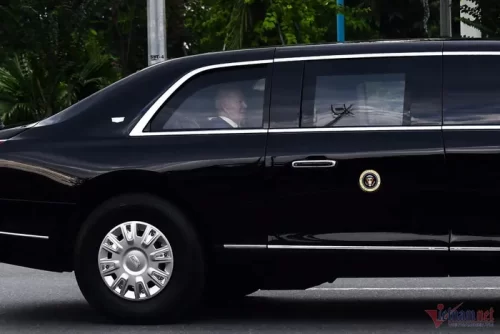 Đoàn xe chở Tổng thống Mỹ ghé thăm Hà Nội có gì đặc biệt?