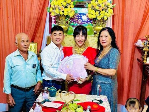 Cô dâu An Giang nhận quà cưới 18 cây vàng, 15 sổ hồng giờ ra sao?