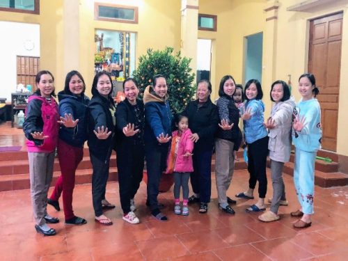 Gia đình ở Hà Nội có 9 cô con gái đều lấy chồng gần, thường xuyên tụ tập, hẹn hò ăn uống ở nhà mẹ đẻ