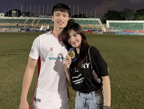 Chuyện tình của cầu thủ Việt đang gây xôn xao vì quá giàu