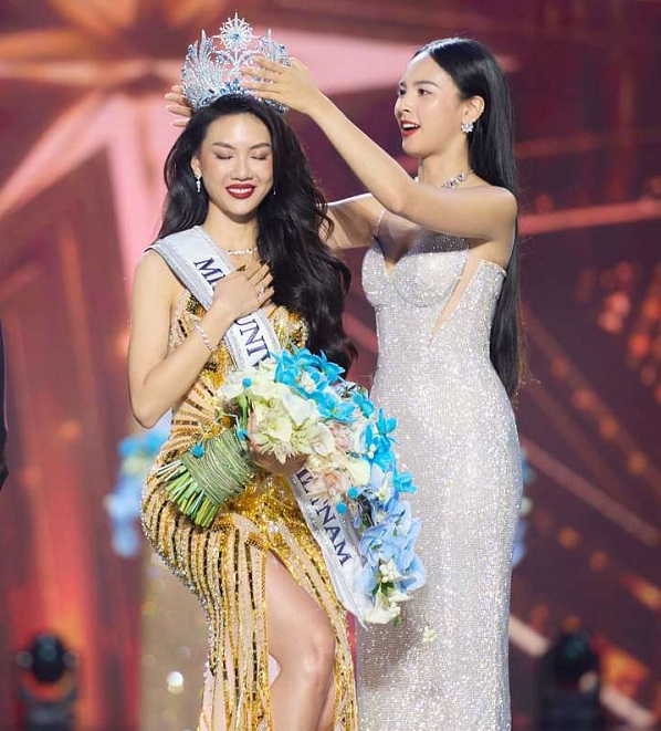 bùi quỳnh hoa đăng quang hoa hậu