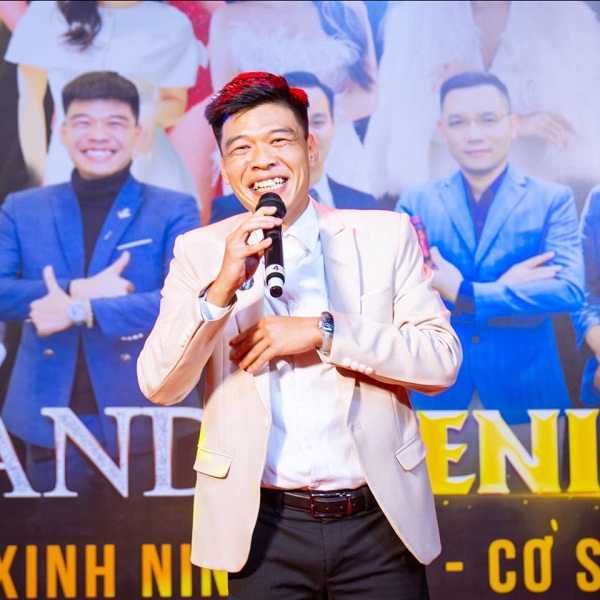 diễn viên trung ruồi là ai