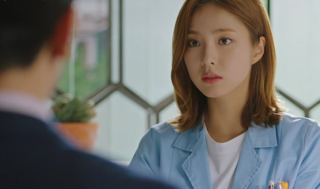 Mua cháo trước cổng bệnh viện thì vô tình gặp tình cũ, tôi day dứt khi phát hiện bí mật của cô ấy