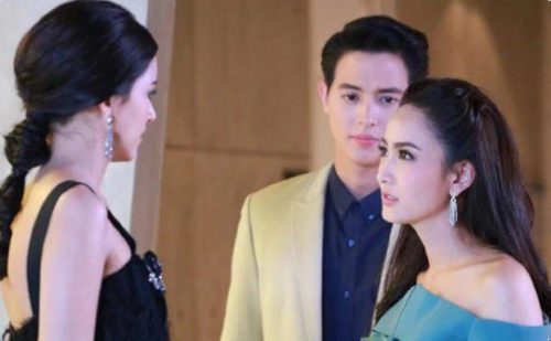 Lần đầu về nhà bạn trai chơi, chị dâu anh bỗng dúi cho tôi xấp tiền rồi khẩn khoản xin một điều