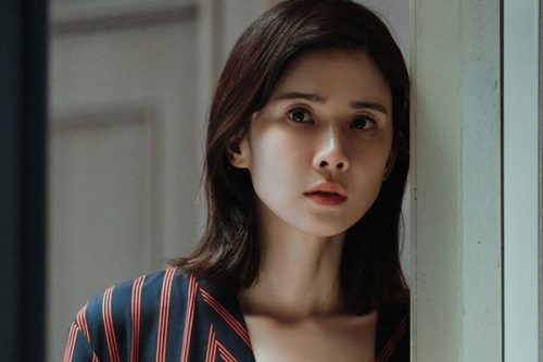 Nửa đêm bắt gặp mẹ chồng thường lén lút ra khỏi nhà, tò mò đi theo tôi lạnh sống lưng