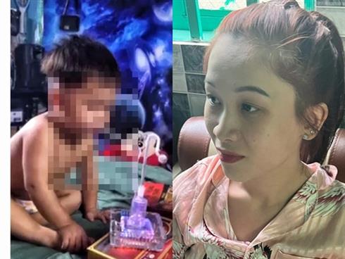 mẹ đẻ thích thú nhìn nhân tình hành hạ con