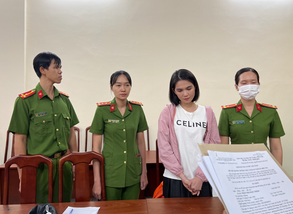 ngọc trinh tại đồn công an
