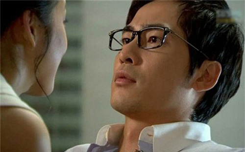 Chết lặng khi biết quá khứ đáng sợ của cô vợ xinh đẹp, giản dị, thích vào bếp