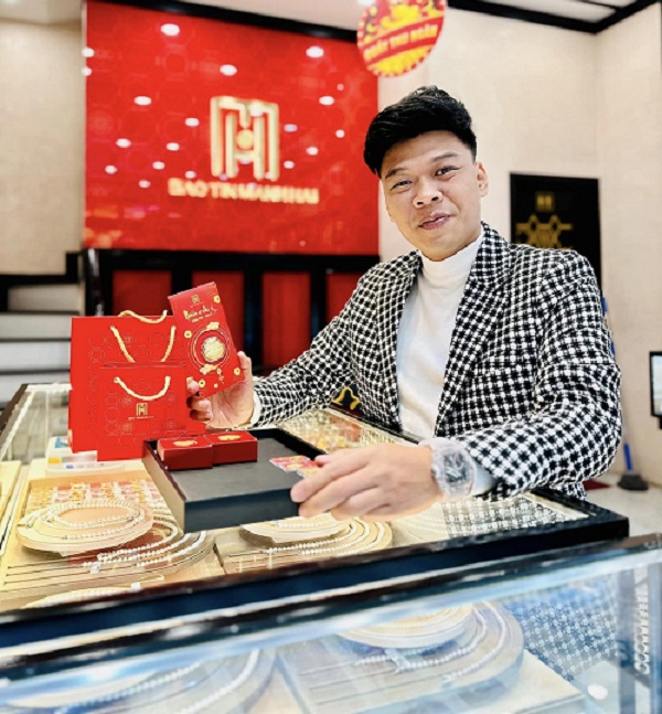 tiểu sử diễn viên trung ruồi