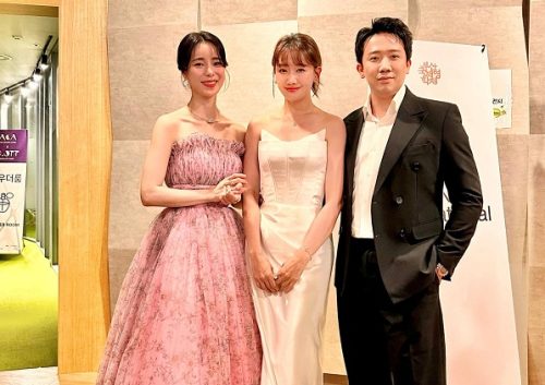 Vợ chồng Trấn Thành nhận giải tại Hàn Quốc, hội ngộ cùng loạt sao đình đám