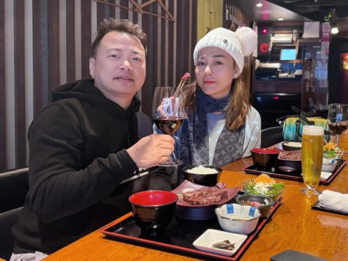 Phương Oanh bế bầu đôi 4 tháng vi vu cùng Shark Bình, không tin nổi chuyện sắp làm mẹ 2 con