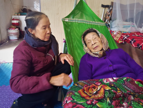 Cụ bà ở Hải Dương 122 tuổi gây sốt MXH: Có em gái cũng thọ hơn 100 tuổi, tiết lộ món ăn hàng ngày