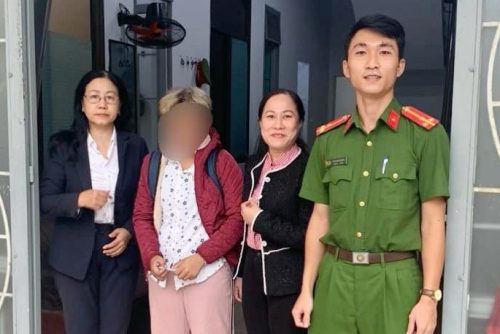 Kịp thời cứu sống bé gái mồ côi nhảy cầu tự tử ở Đà Nẵng: Cha mẹ, ông bà nội đều qua đời vì mắc Covid-19