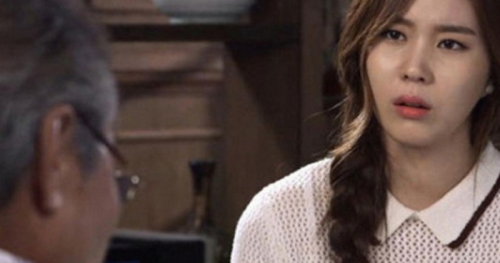 Làm dâu 4 năm mới lần đầu gặp mặt bố chồng, vừa nhìn vợ đã hét lên rồi ngất lịm đi