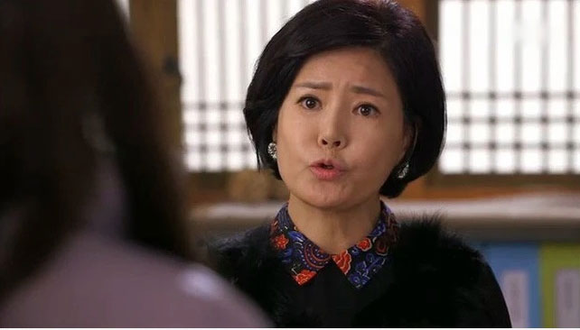 Mẹ chồng bắt tôi bán hết vàng cưới để trả nợ lô đề cho cô em chồng