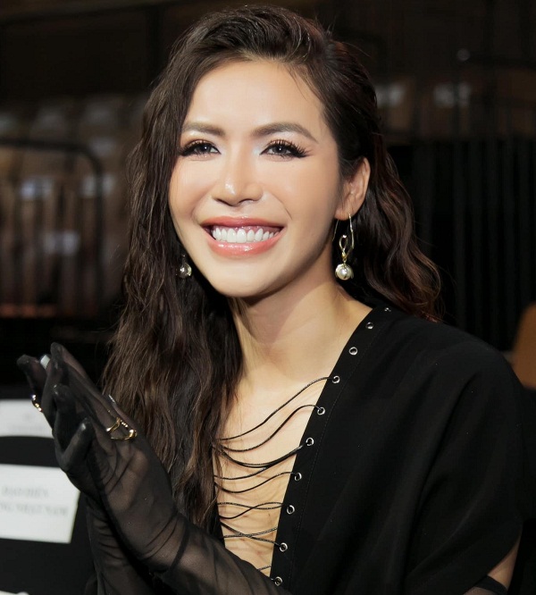 minh tú bao nhiêu tuổi