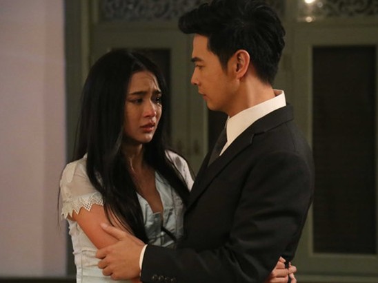 Ngủ chung phòng với chồng trước ngày ly hôn, nửa đêm nghe anh nói khiến tôi òa khóc