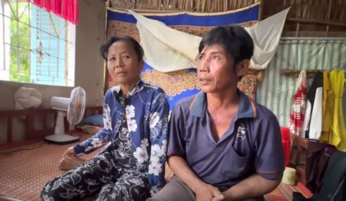 Người đàn bà 58 tuổi cưới chồng kém 20 tuổi, luôn yêu thương chăm sóc nhau như thuở ban đầu