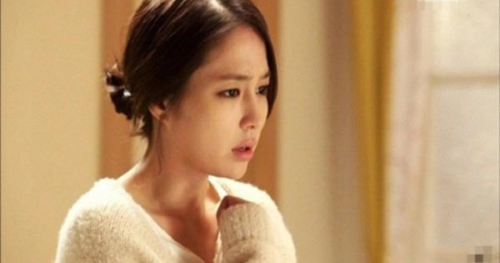 Nửa đêm nghe hàng xóm đập cửa, tôi tò mò ngó ra xem thì điếng người khi nhìn thấy cảnh tượng này