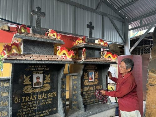 Đôi vợ chồng ở Đồng Nai đăng ký hiến xác, tự xây mộ, chuẩn bị hậu sự cho mình