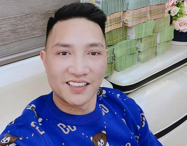 Đôi nét về Huấn Hoa Hồng là ai?

