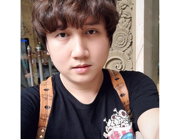 Mr. Siro bắt đầu sáng tác nhạc từ năm 19 tuổi và liên tiếp nhận đạt được thành công