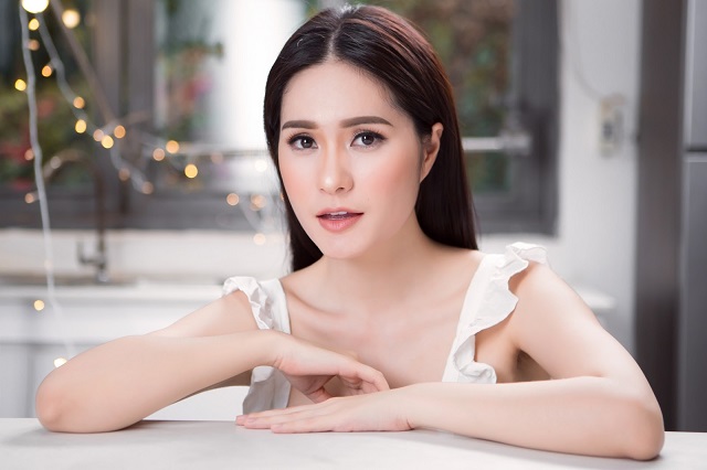 Ca sĩ Di Băng sinh ra ở đâu?
