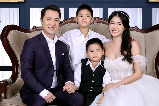 Gia đình hạnh phúc của Đăng Khôi