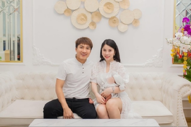 Tiểu sử & sự nghiệp ca sĩ Châu Khải Phong Khải Phong từng bị tố đánh đập vợ