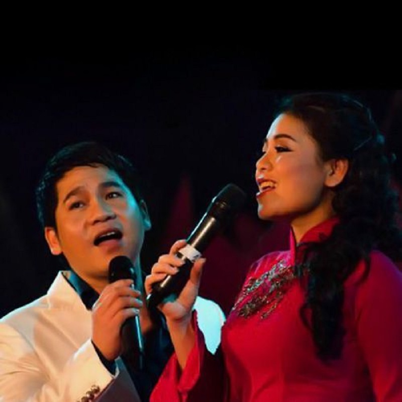 Cô thành công với album đầu tiên, trở thành giảng viên thanh nhạc