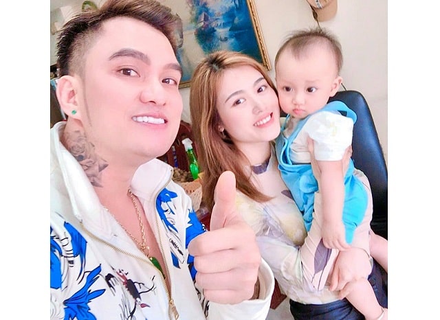 Ca sĩ Lâm Chấn Huy là ai? Tiểu sử & sự nghiệp Lâm Chấn Huy Lâm Chấn Huy trở nên nổi tiếng sau thành công album vol 2
